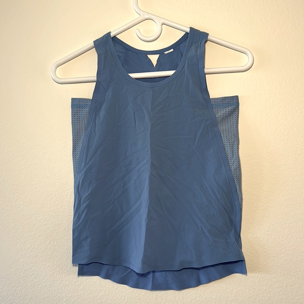 Ivivva Girls blue tank top size 8 light weight. Good condition!